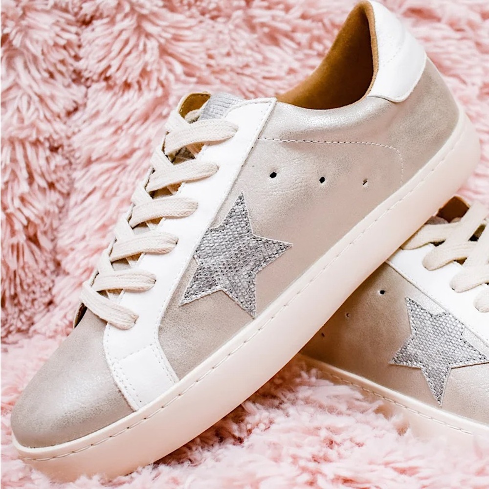 🆕🌿WHITE RAVEN: Rose Gold Sneakers SIZE 9